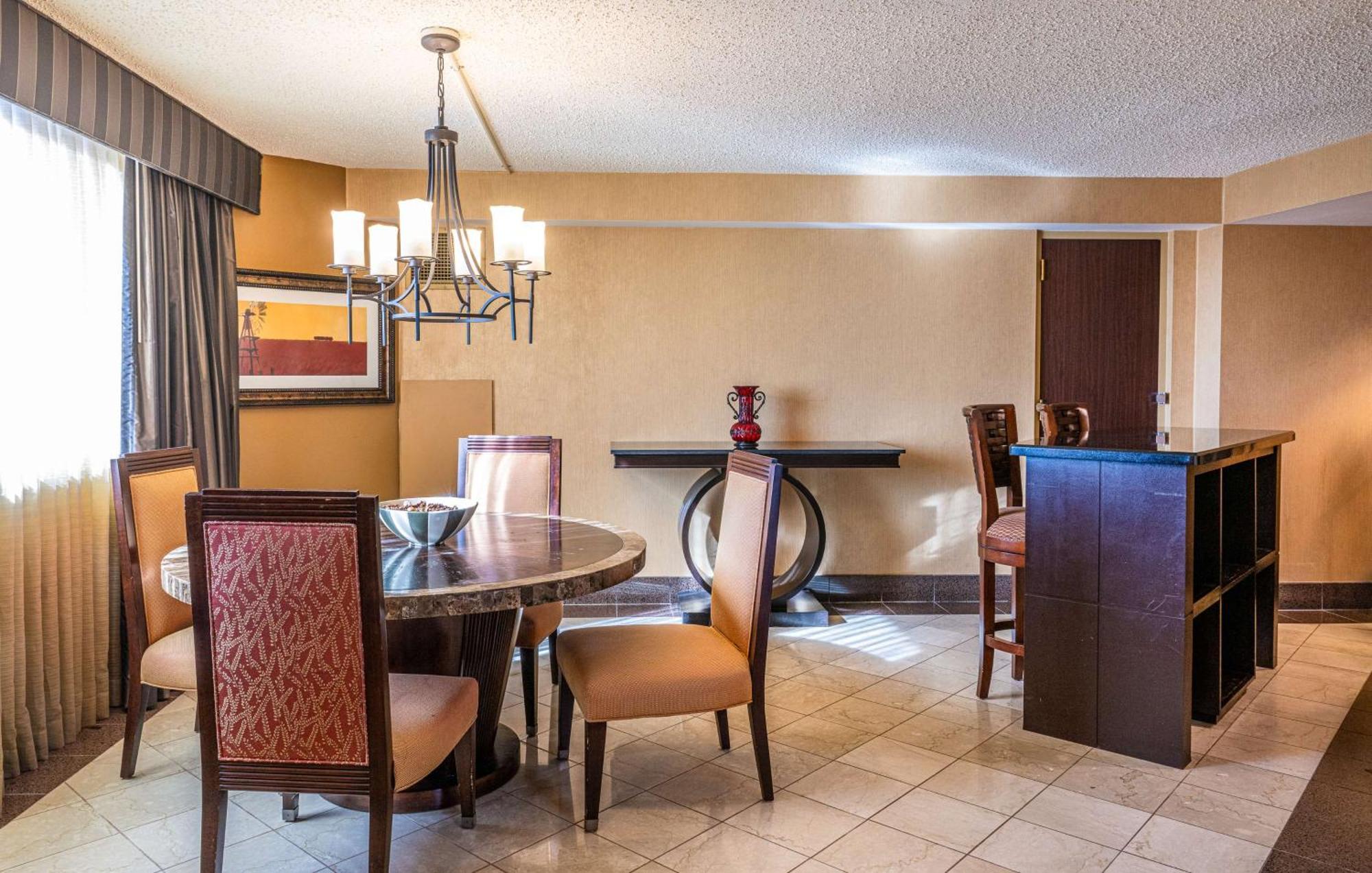 Hilton Dallas 4*